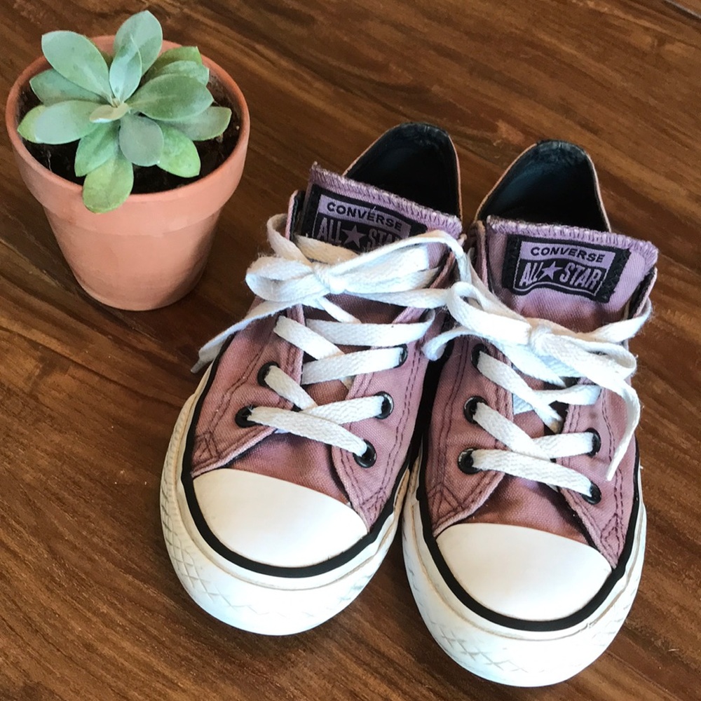 Girls Converse All Stars size 1 *play condition* - Picture 1 of 4